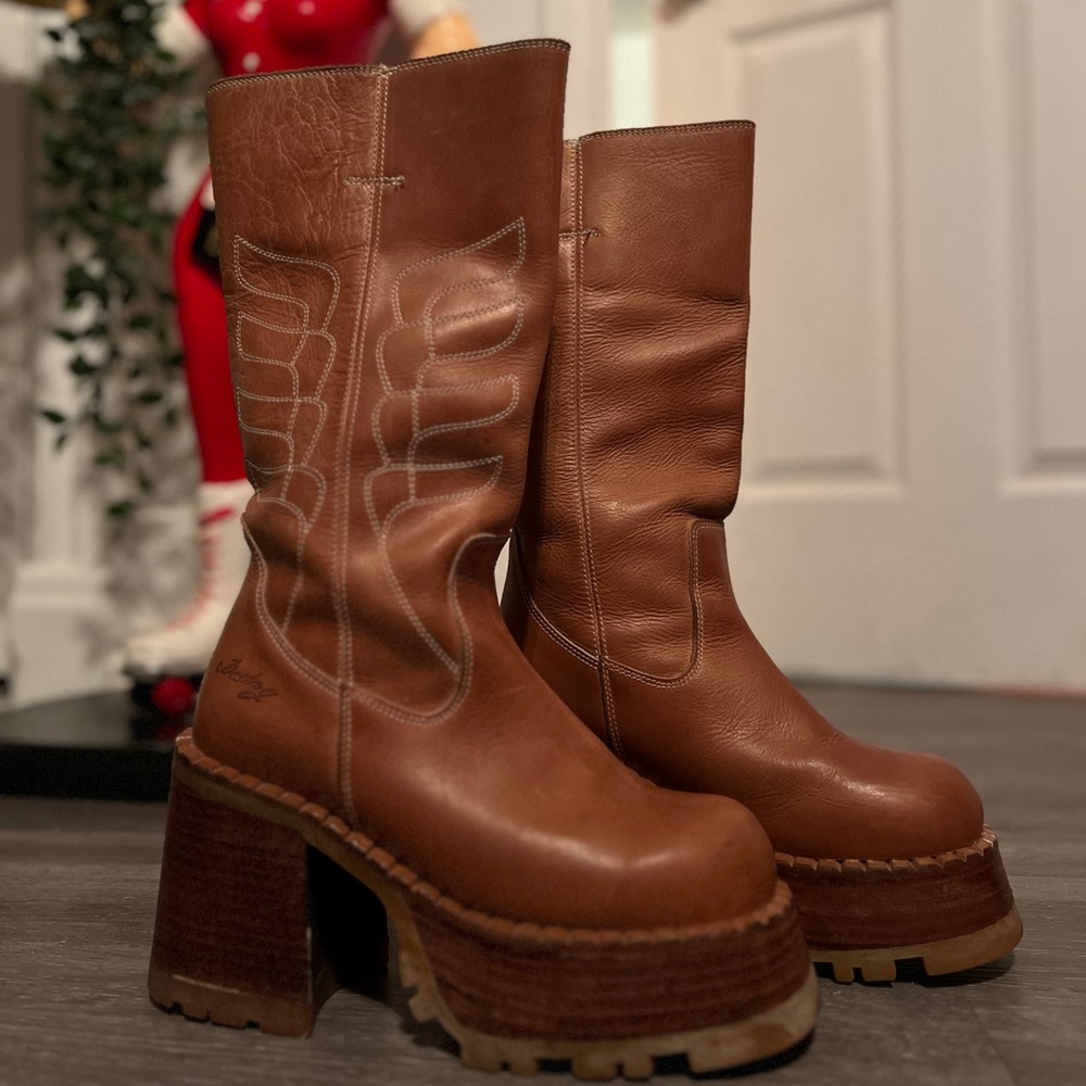 DESTROY BOOTS SIZE 37 // 6